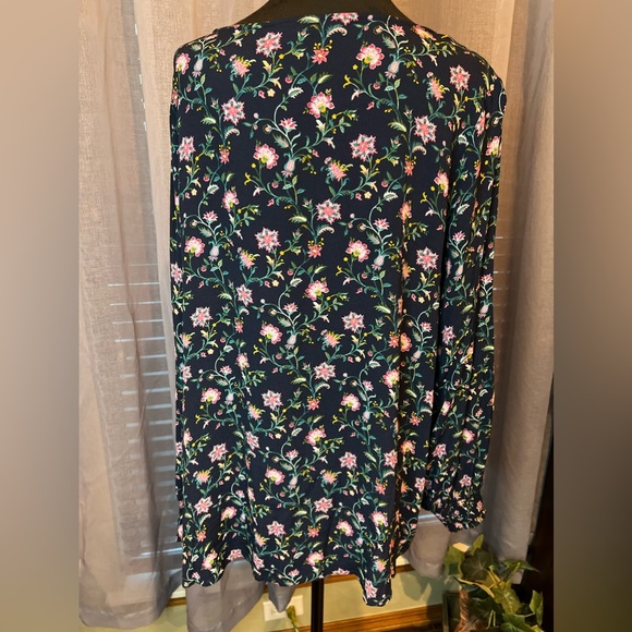 41 Hawthorn Navy floral long ruched cuffed sleeves blouse Size 1X - Picture 3 of 8